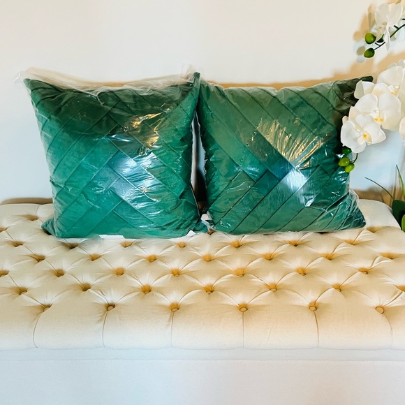 Other - 2x 18" EMERALD VELVET THROW PILLOW